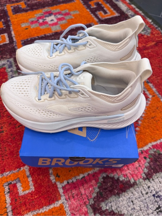 Brooks Shoes - Brooks Women’s Glycerin 23 coconut / sand /skyway color